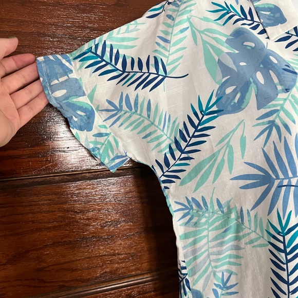 NWT Tropical Crop Button Down - Picture 3 of 7